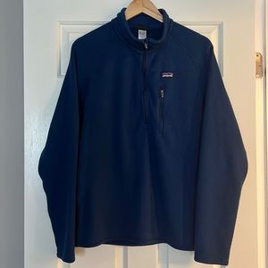 Patagonia Men’s navy quarter zip size L